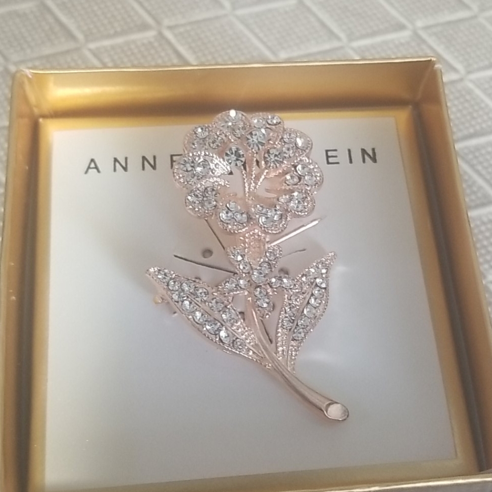 Elegant Rose Gold Flower Brooch